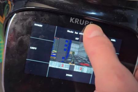 做飯屠魔兩不誤！初代《毀滅戰士》被移植到電壓鍋上