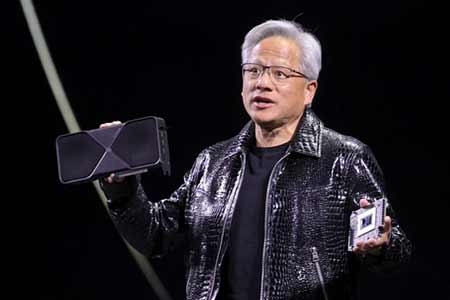 英偉達CEO黃仁勳攜“兆元宴”邀約 抵臺會合作夥伴