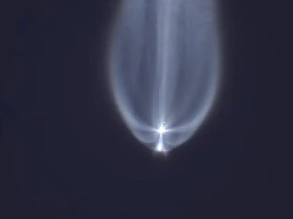 實踐二十九號升空！火箭尾跡形成罕見“太空水母”