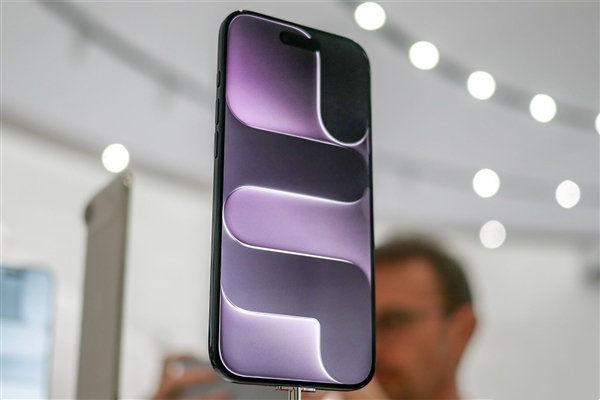 獻禮20週年？曝iPhone 18 Pro工程機測試透明後蓋！