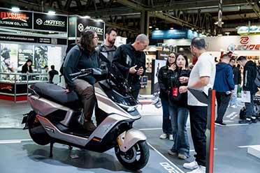 2025Eicma|九號公司全系新品重磅亮相米蘭，旗艦電摩M5海外首秀獲追捧