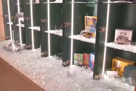 天價寶可夢卡遭洗劫？美國卡店深夜上演真實零元購！