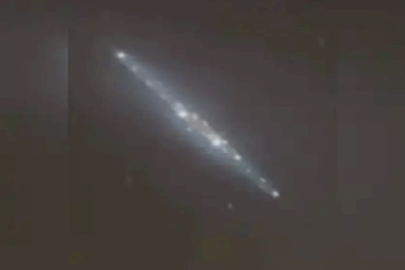一顆神秘天體闖入太陽系 哈佛教授：可能是外星母艦！